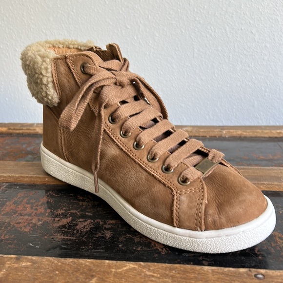 Ugg Zip Olive Sneaker-LEFT FOOT ONLY for amputee/medical. Women’s size 8.5. - Picture 3 of 7